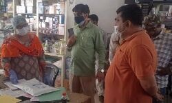 खुली लूट मचाई-सर्जिकल आइटम का शोरूम एवं गोदाम सील खुली लूट मचाई-सर्जिकल आइटम का शोरूम एवं गोदाम सील