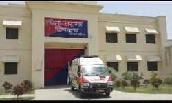 तीन क्रिमनलों के मर्डर के बाद एक्शन - जेल अधीक्षक और जेलर निलंबित तीन क्रिमनलों के मर्डर के बाद एक्शन - जेल अधीक्षक और जेलर निलंबित