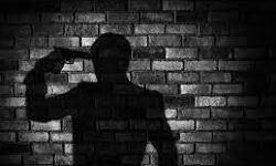 सिपाही ने पहले पत्नी और बच्चों का रेता गला - फिर कर ली आत्महत्या