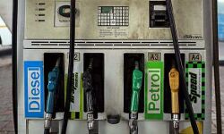 आज टॉप पर पहुंच गए पेट्रोल - डीजल के रेट आज टॉप पर पहुंच गए पेट्रोल - डीजल के रेट