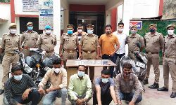 पांच लुटेरे गिरफ्तार- लूट का सामान और नगदी बरामद पांच लुटेरे गिरफ्तार- लूट का सामान और नगदी बरामद