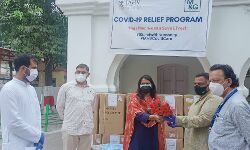 आर्ट ऑफ लिविंग का सेवा भाव-डीएम को सौपे ऑक्सीजन कंस्ट्रेटर