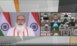 कोरोना से लड़ने के लिए गांव और शहर की रणनीति अलग बनायें: मोदी