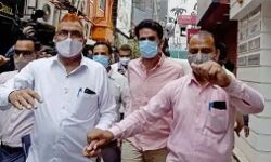 ऑक्सीजन कंसंट्रेटर मामला-कालरा के ठिकानों पर ED की छापेमारी ऑक्सीजन कंसंट्रेटर मामला-कालरा के ठिकानों पर ED की छापेमारी