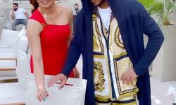 व्हाइट टाइगर से खेल रहीं उर्वशी रौतेला