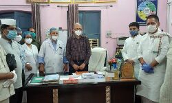 राजीव गांधी की पुण्यतिथि पर जिलाध्यक्ष व शहर अध्यक्ष ने किया फलों का वितरण राजीव गांधी की पुण्यतिथि पर जिलाध्यक्ष व शहर अध्यक्ष ने किया फलों का वितरण