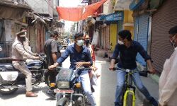 SDM  ने चलाई साइकिल- सड़को पर देखी आंशिक लॉकडाउन की हकीकत
