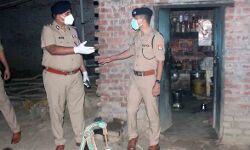 जमीन के लिये परिवार के 5 सदस्यों की हत्या-3 गिरफ्तार जमीन के लिये परिवार के 5 सदस्यों की हत्या-3 गिरफ्तार