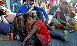 लॉकडाउन में बेहाल हुए मजदूरों की जिंदगी चल रही है मदद और उधार पर