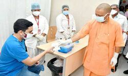 तीसरी लहर रोकने का पूरा इंतजाम-जून से वैक्सीन की समुचित व्यवस्था: योगी तीसरी लहर रोकने का पूरा इंतजाम-जून से वैक्सीन की समुचित व्यवस्था: योगी