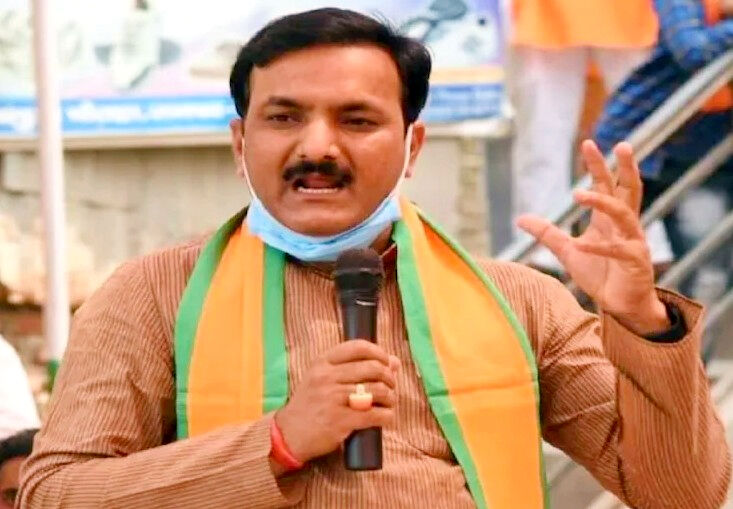 CM योगी के दौरे से पहले मंत्री के भाई ने नौकरी से दिया इस्तीफा CM योगी के दौरे से पहले मंत्री के भाई ने नौकरी से दिया इस्तीफा