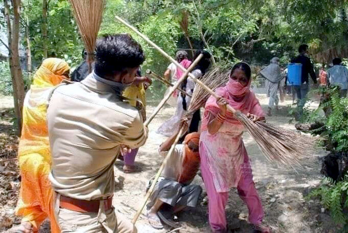 सफाईकर्मी की मौत पर जताया दुख-की लाठीचार्ज की निंदा