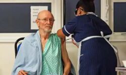 दुनिया में सबसे पहले कोरोना वैक्सीन लेने वाले की मौत-बीमारी अज्ञात