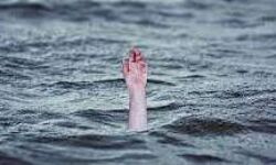 नदी में पलटी नाव 140 लोग लापता नदी में पलटी नाव 140 लोग लापता