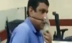 कोरोना संक्रमित को नहीं मिली छुट्टी-ऑक्सीजन के साथ ड्यूटी पर पहुंचा कोरोना संक्रमित को नहीं मिली छुट्टी-ऑक्सीजन के साथ ड्यूटी पर पहुंचा