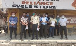 नगर निगम और जल निगम ने उधेड़ी सड़क-पुनर्निर्माण को प्रदर्शन