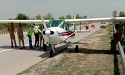 संकट में पड़ा विमान-आपातकालीन लैंडिंग-दोनों पायलट सुरक्षित संकट में पड़ा विमान-आपातकालीन लैंडिंग-दोनों पायलट सुरक्षित