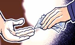 सदर तहसील के लेखपाल रिश्वत लेते गिरफ्तार सदर तहसील के लेखपाल रिश्वत लेते गिरफ्तार