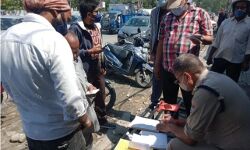 नियमों में बदलाव-पत्नी के साथ बाइक पर 4 साल का बच्चा बिठाया तो...? नियमों में बदलाव-पत्नी के साथ बाइक पर 4 साल का बच्चा बिठाया तो...?