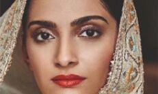 सोनम ने पति से लड़ाया इश्क, हुआ बवाल सोनम ने पति से लड़ाया इश्क, हुआ बवाल