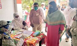 DM ने किया कोविड टीकाकरण केन्द्रों का निरीक्षण- की जायेगी वाहनों की व्यवस्था