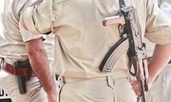 डकैती डालने वाले 4 बदमाशो को पुलिस ने मुठभेड़ में दबोचा डकैती डालने वाले 4 बदमाशो को पुलिस ने मुठभेड़ में दबोचा