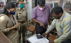 आबकारी अधिकारी का चला हंटर- 135 स्थानों पर छापेमारी आबकारी अधिकारी का चला हंटर- 135 स्थानों पर छापेमारी