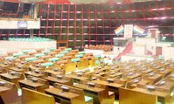 संकट में मुख्यमंत्री- 25 विधायक पहुंचे दिल्ली संकट में मुख्यमंत्री- 25 विधायक पहुंचे दिल्ली