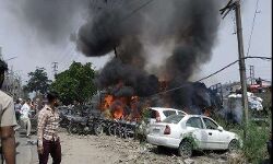 बस ट्रैक्टर की टक्कर-थाने में लगी आग-दर्जनों वाहन खाक बस ट्रैक्टर की टक्कर-थाने में लगी आग-दर्जनों वाहन खाक