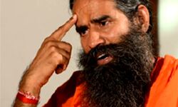 विवादों में उलझते जा रहे रामदेव विवादों में उलझते जा रहे रामदेव