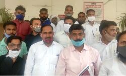 मेडिकल काॅलेज से निकाले गये कर्मियों की वापसी का स्टाफ ने किया विरोध