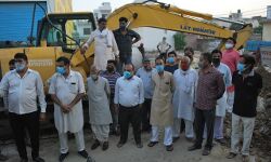 रामपुरी में नाला निर्माण का विरोध - प्रदर्शन कर रूकवाया निर्माण कार्य