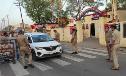 आंशिक लॉकडाउन- पुलिस सड़क पर- सख्ती से पूछताछ-सड़कों पर सन्नाटा आंशिक लॉकडाउन- पुलिस सड़क पर- सख्ती से पूछताछ-सड़कों पर सन्नाटा