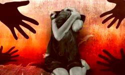 डॉक्टर बने हैवान- ऑपरेशन के दौरान युवती से गैंगरेप डॉक्टर बने हैवान- ऑपरेशन के दौरान युवती से गैंगरेप