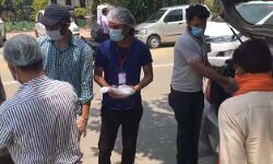 लॉकडाउन में गरीब और जरूरतमंदों का मददगार बन रहा है- वी केयर ट्रस्ट लॉकडाउन में गरीब और जरूरतमंदों का मददगार बन रहा है- वी केयर ट्रस्ट