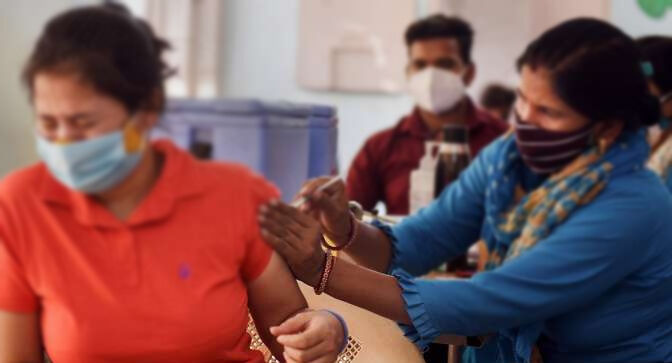 महिलाओं को टीके के लिये हर जिले में 7 जून से होंगे विशेष बूथ