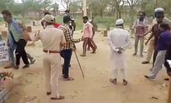 कब्र में मुर्दा हुआ जिंदा?- कब्रिस्तान में जुट गई भीड़ कब्र में मुर्दा हुआ जिंदा?- कब्रिस्तान में जुट गई भीड़