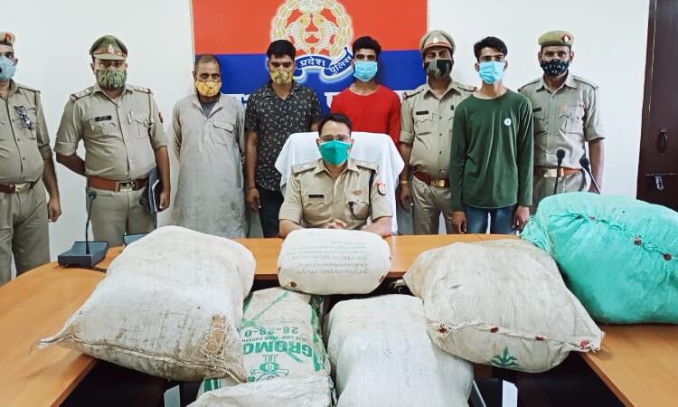 हाथरस पुलिस ने किये 24 लाख के गांजे की खेप के साथ चार तस्कर गिरफ्तार