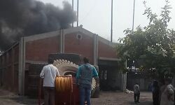 मुज़फ्फरनगर फैक्ट्री में लगी भीषण आग- दमकल की गाड़ियां मौके पर मुज़फ्फरनगर फैक्ट्री में लगी भीषण आग- दमकल की गाड़ियां मौके पर