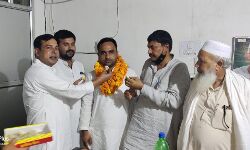 राव राफे ने थामा रालोद का दामन - हैंड पंप से पानी निकालने में जुटे राव राफे ने थामा रालोद का दामन - हैंड पंप से पानी निकालने में जुटे