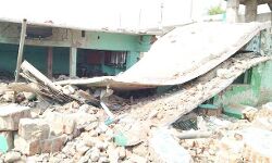 मस्जिद के पास बम विस्फोट-मदरसा ध्वस्त-मौलवी की मौत