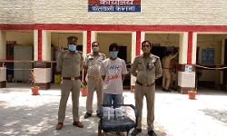 चार मोबाइलों के साथ चोर गिरफ्तार