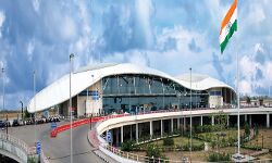 विमान अपहरण की धमकी देने वाला युवक हिरासत में विमान अपहरण की धमकी देने वाला युवक हिरासत में