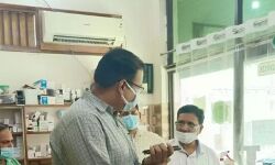 शहर में पड़ा छापा-बड़ी तादाद में मिली नकली दवाइयां शहर में पड़ा छापा-बड़ी तादाद में मिली नकली दवाइयां