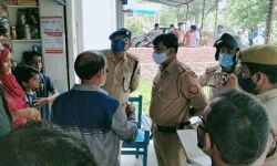पुलिसकर्मी बन आये ठग- दुकान से सोना ले भागे