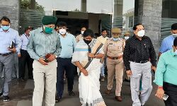 सदस्या राखी ने किया निरीक्षण- वन स्टाॅप सेन्टर की कार्यप्रणाली से हुई संतुष्ट