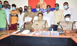 ENCOUNTER- 4 बदमाश गिरफ्तार- SP ने पुलिस टीम को दिया इनाम ENCOUNTER- 4 बदमाश गिरफ्तार- SP ने पुलिस टीम को दिया इनाम