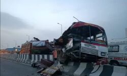 रोडवेज केंटर की जोरदार भिडंत-चार मरे रोडवेज केंटर की जोरदार भिडंत-चार मरे