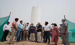 केजरीवाल ने ऑक्सीजन डिपो का दौरा किया