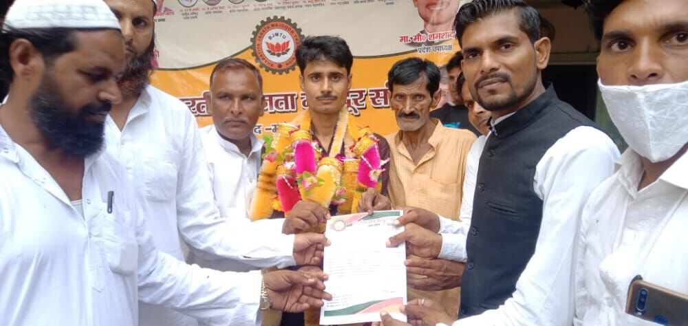 रीढ़ की हड्डी कहलाने वाला श्रमिक शोषण का शिकार है- मीर रीढ़ की हड्डी कहलाने वाला श्रमिक शोषण का शिकार है- मीर